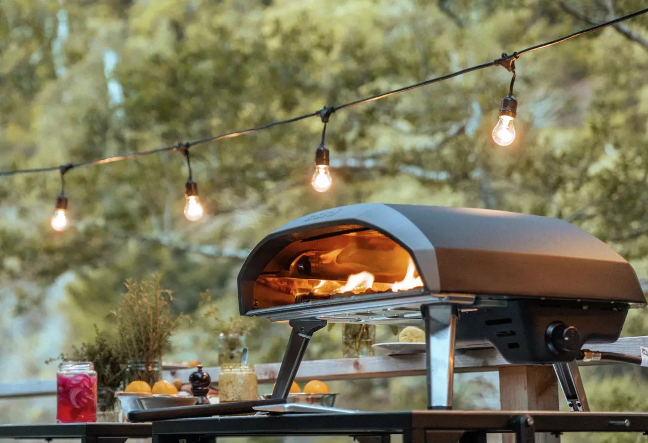 Bring the Pizzeria Home: Your Guide to Pizza Ovens 