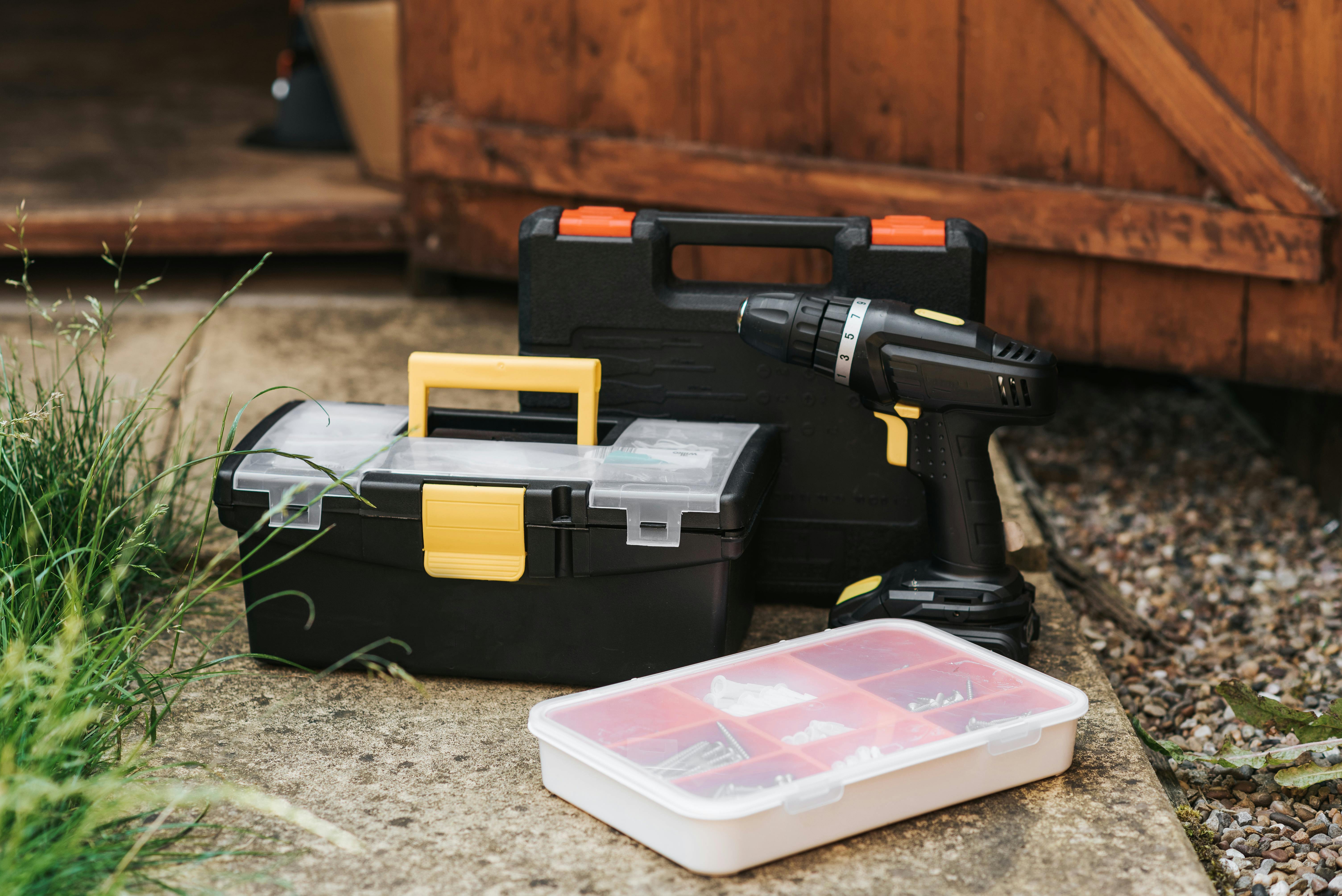 Should I Keep My Garden tools on Charge? Let’s Settle the Debate