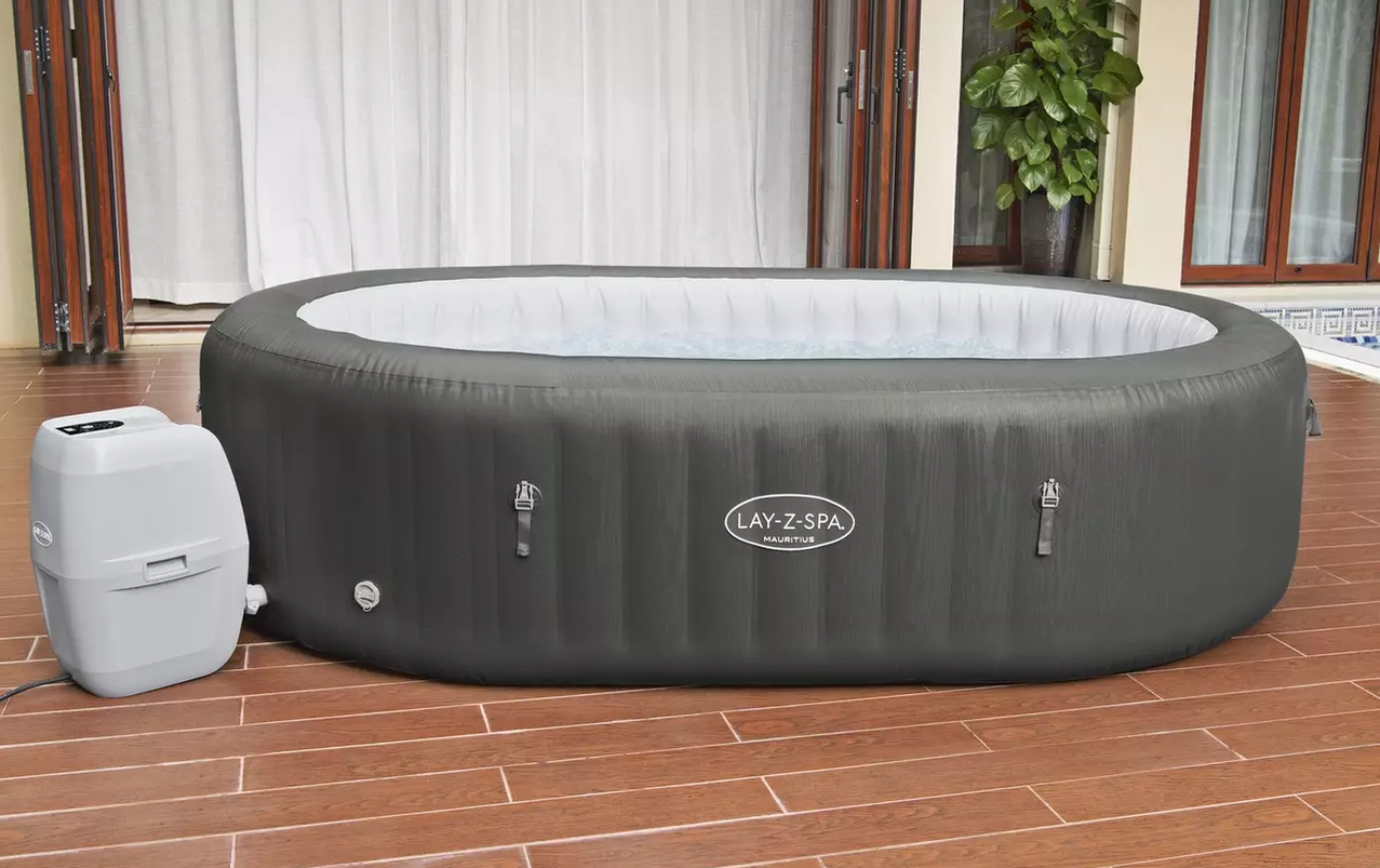 Inflatable Hot Tubs: What You Should Know Before You Buy  