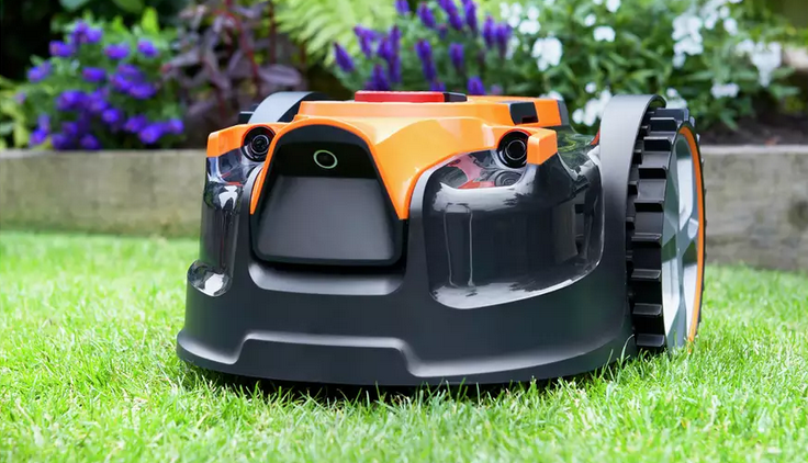 Robotic Lawnmowers: Benefits of upgrading your grass-cutting game 